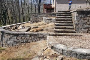 Retaining walls with steps